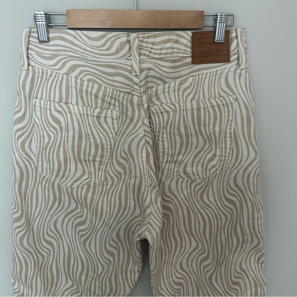 Levi's Women's Cream and White Zebra Print Ribcage Straight Ankle Jeans 31 - Picture 4 of 8